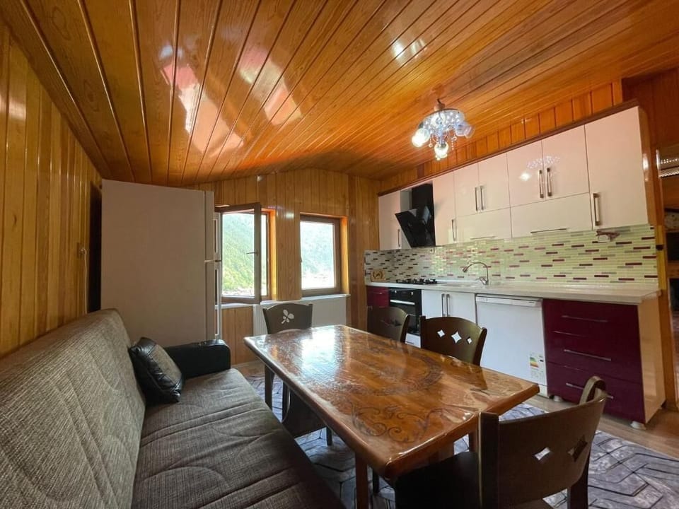 Superior Condo, Lake View | Private kitchen