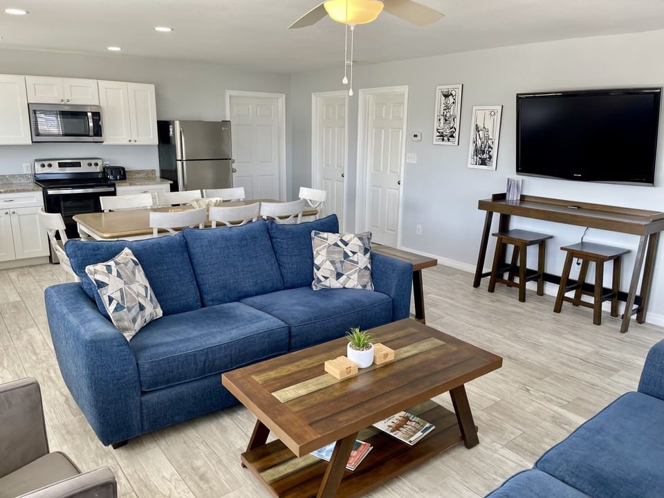 Condo, 1 Bedroom | Living area