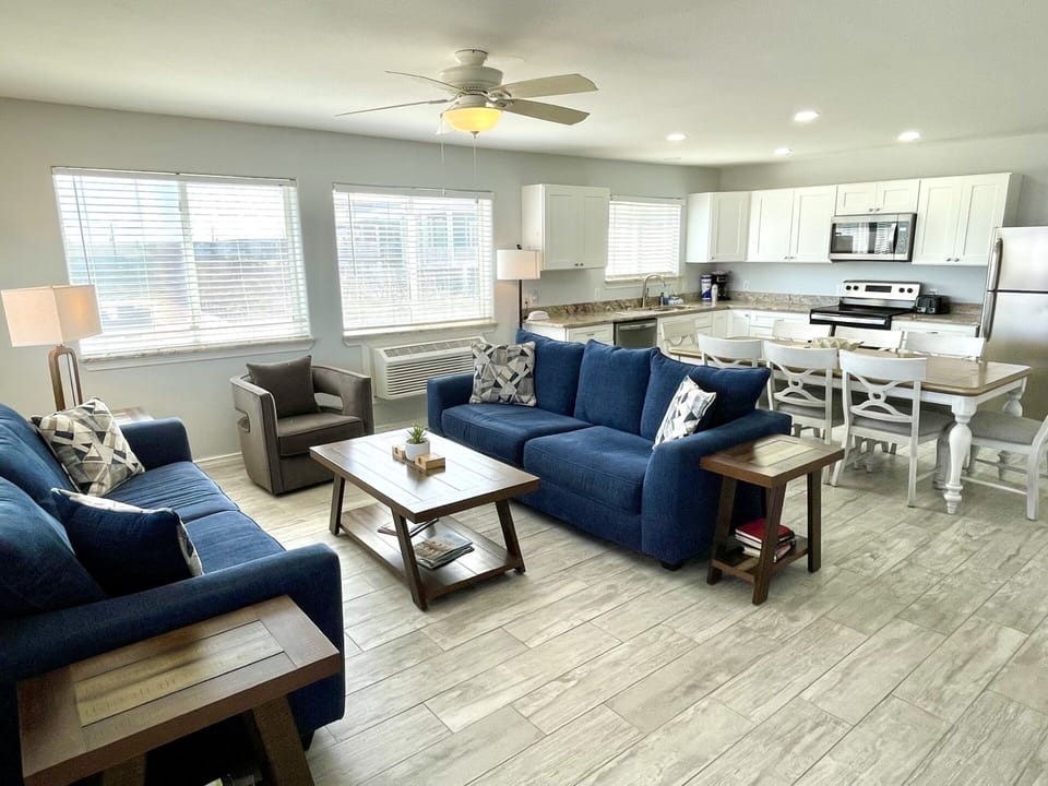 Condo, 1 Bedroom | Living area