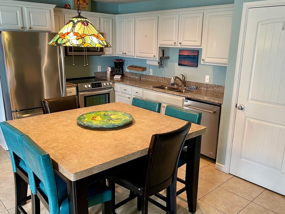 Condo, 1 Bedroom | Private kitchen