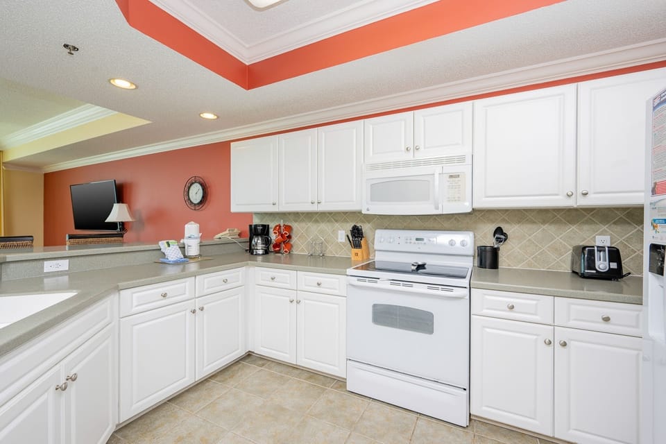 Condo, 2 Bedrooms | Private kitchen | Coffee/tea maker, fridge, oven