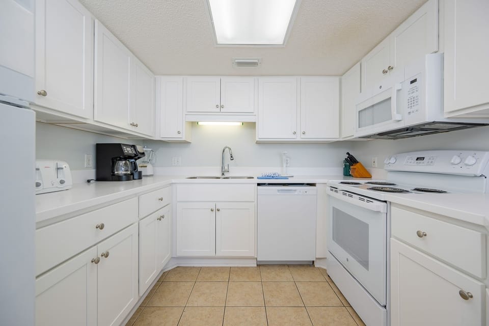 Condo, 1 Bedroom | Private kitchen | Coffee/tea maker, fridge, oven