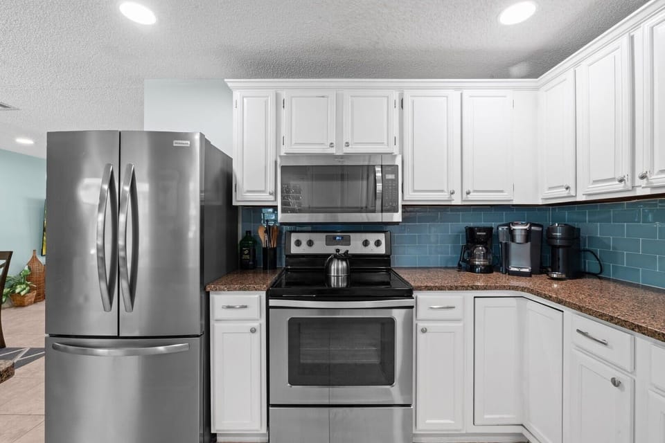 House, 3 Bedrooms | Private kitchen | Fridge, oven, coffee/tea maker, toaster