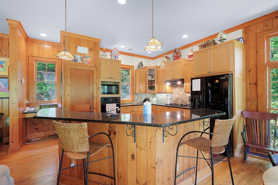 Lake Escape - Entry Level Kitchen