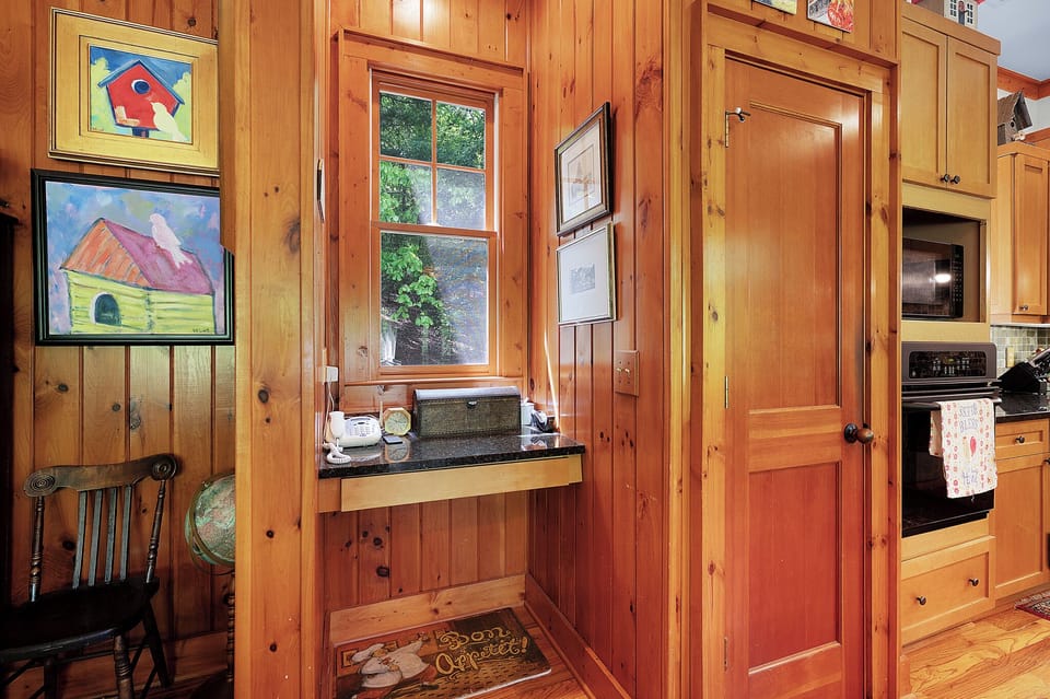 Lake Escape - Entry Level Kitchen