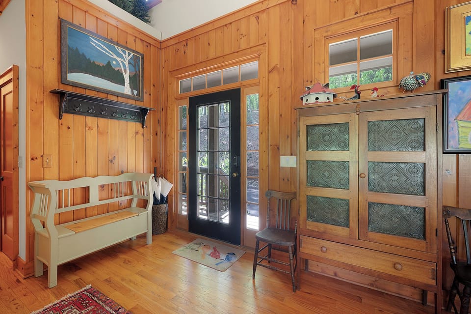 Lake Escape - Entryway