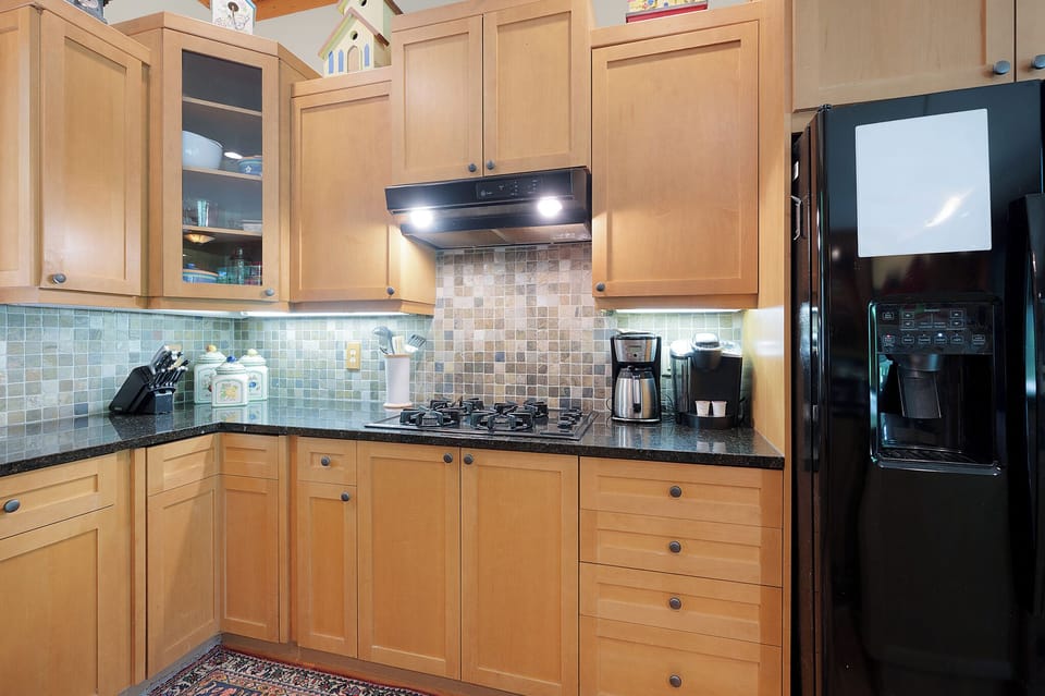 Lake Escape - Entry Level Kitchen