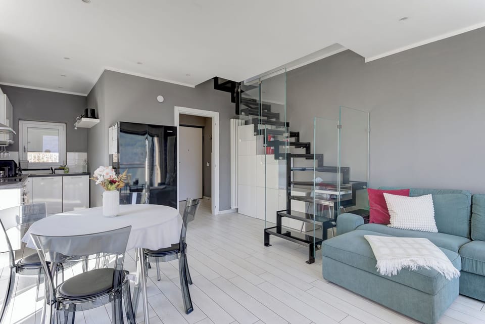 Apartment, 2 Bedrooms, Balcony, Lake View | Interior