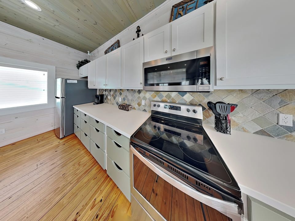 Full Kitchen - Stainless Steel Appliances - Third Floor