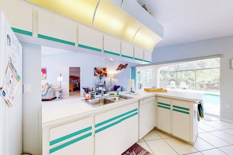 
Kitchen includes a starter kit with essentials such as dish soap, detergent, trash bags, toilet paper, and paper towels. Guests are responsible for additional supplies.
