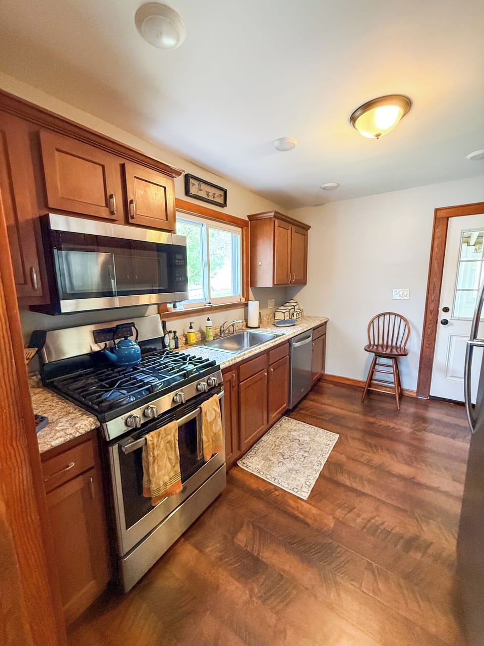 Fully stocked kitchen. (Cottage).