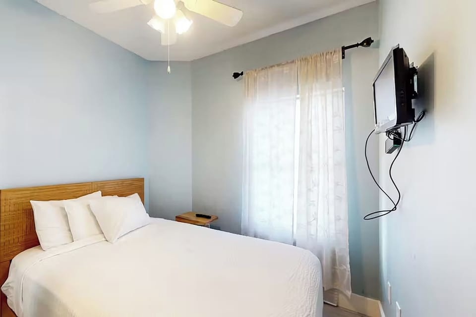 Guest bedroom