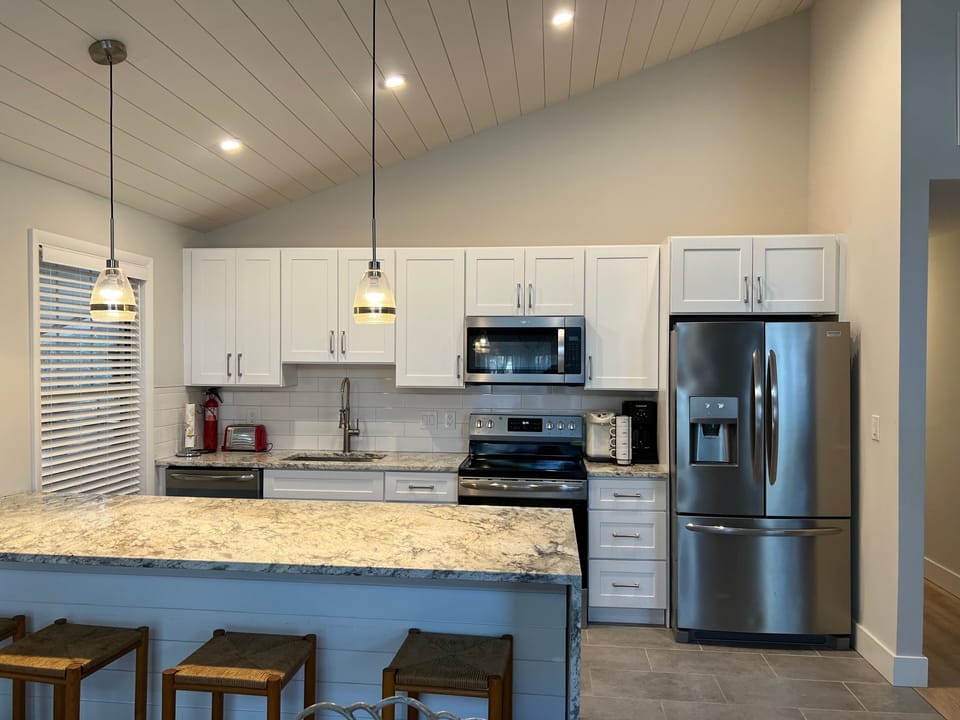 Spacious kitchen and dining area!