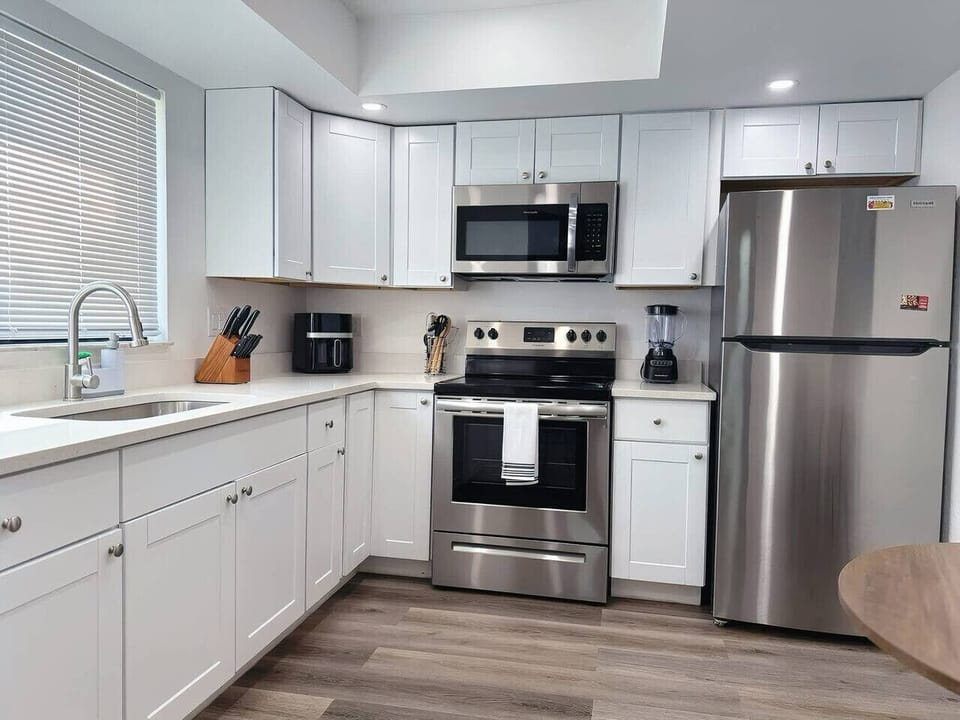 Kitchen : Imagine cozy Sunday brunches bathed in the soft glow of the morning sun.