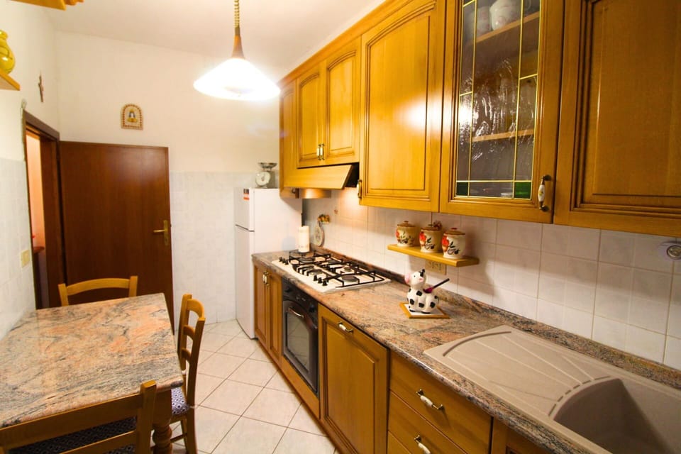 Kitchen, Countertop, Wood, Flooring, Kitchen Appliance, Major Appliance, Interior Design, Cabinetry, Floor, Room