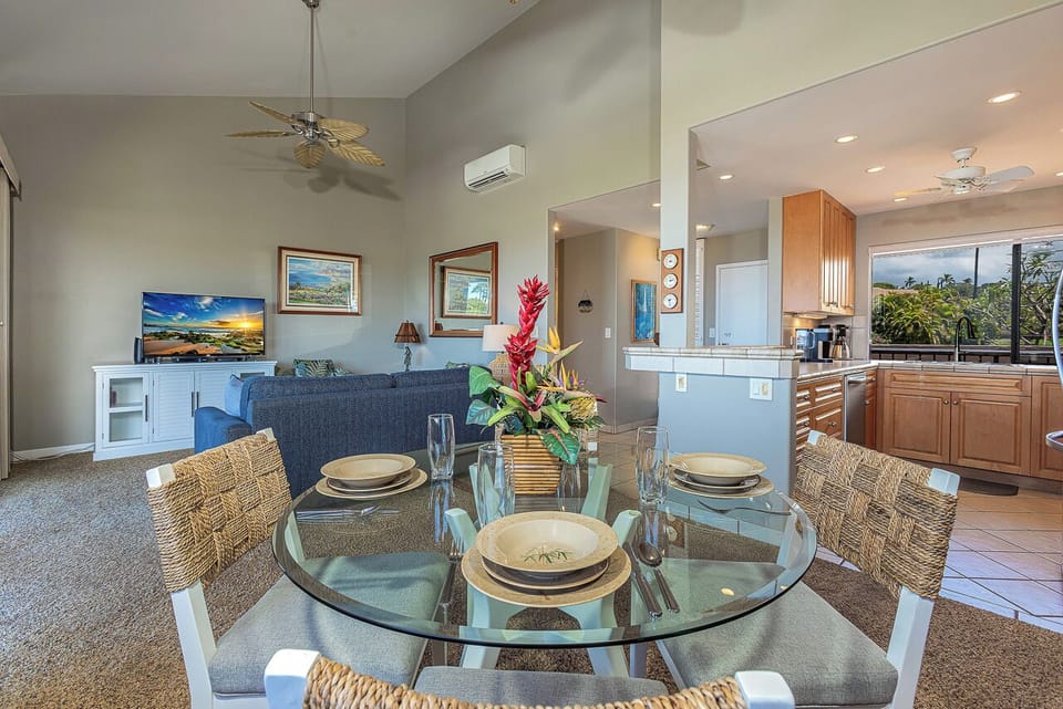 Gather around this glass dining table for your memorable meals together.