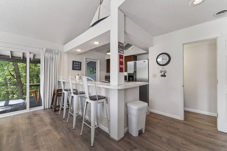 BREAKFAST BAR AND KITCHEN