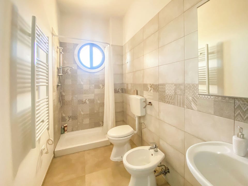 Room, Balcony, City View | Bathroom
