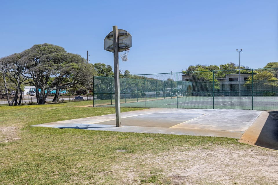 Community Basketball/ Tennis Court Access