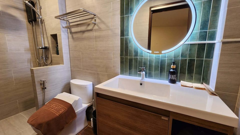Shower, free toiletries, hair dryer, towels