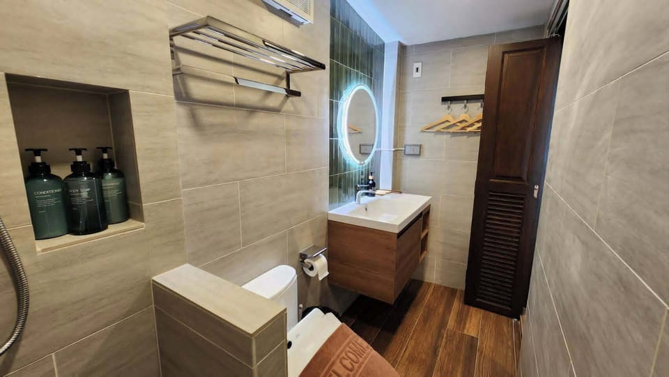 Shower, free toiletries, hair dryer, towels