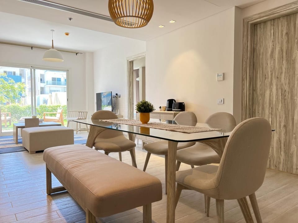 Chalet, 2 Bedrooms, Sea View | Dining