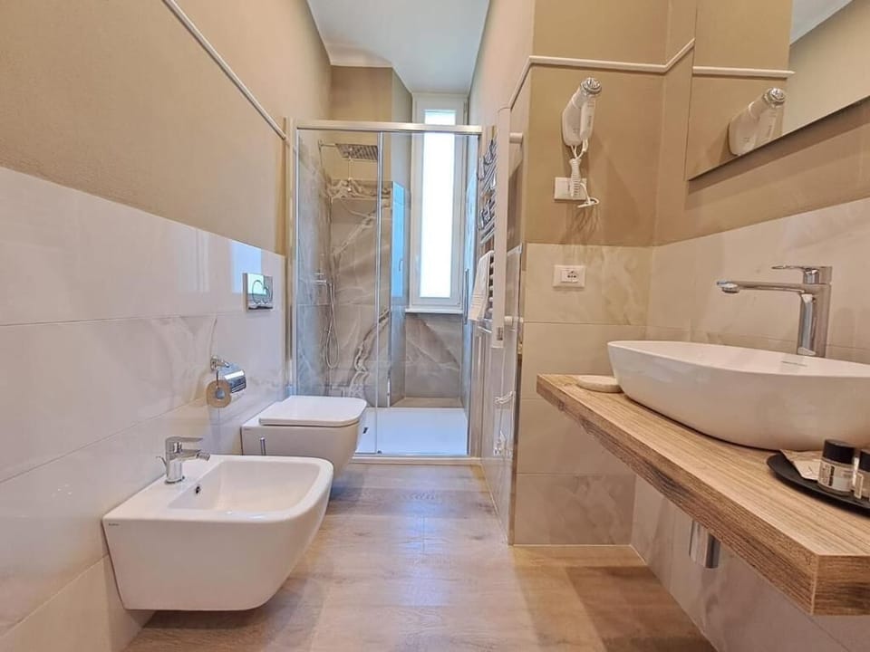 Standard Double or Twin Room | Bathroom | Bathrobes, bidet