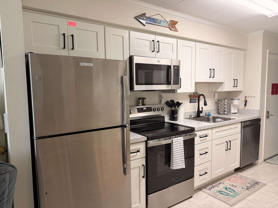 NEWLY UPDATED Kitchen!