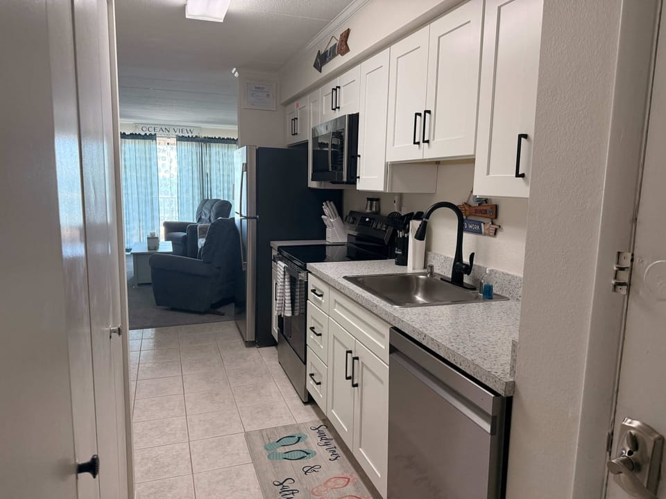NEWLY UPDATED Kitchen!