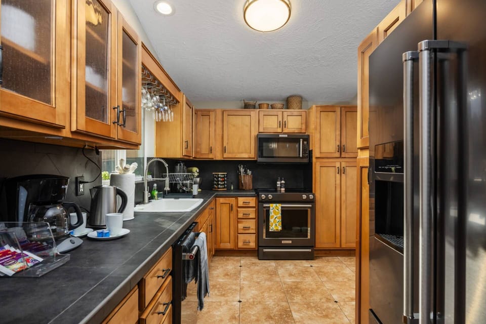 Cook delicious meals for breakfast, lunch, and dinner in this fully equipped kitchen. We suggest grabbing some ingredients from a local farm.
