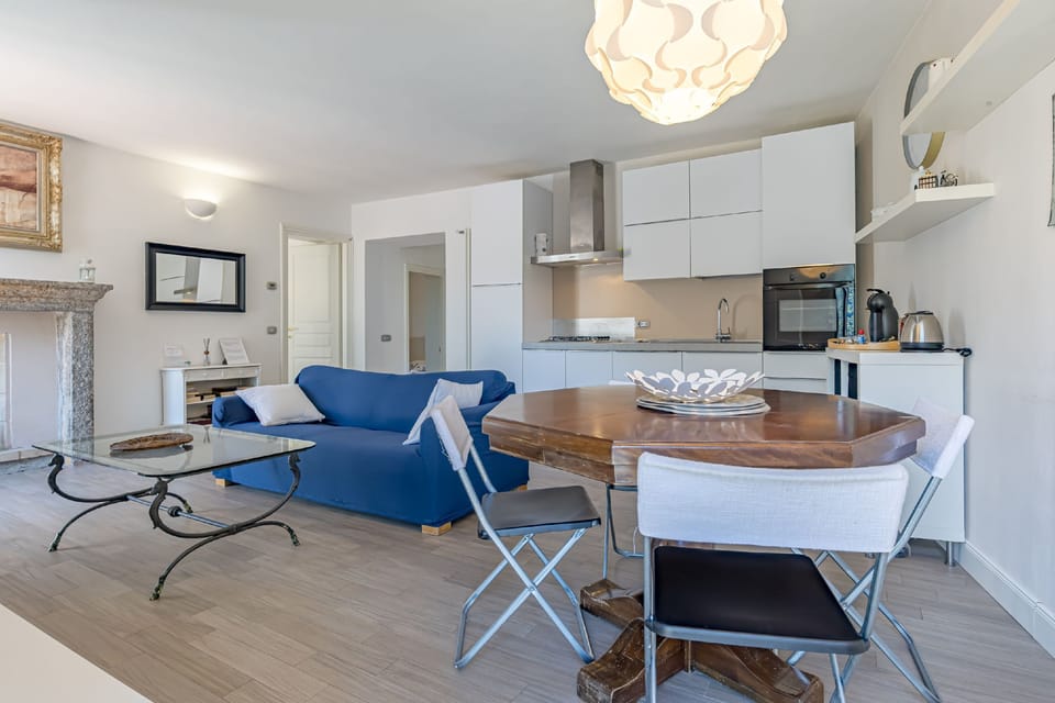 Classic Apartment, Patio, Lake View | Private kitchen | Fridge, oven, stovetop, dishwasher