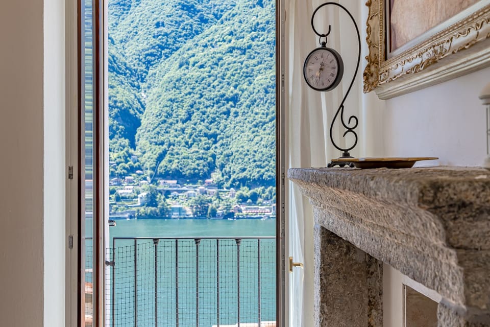 Classic Apartment, Patio, Lake View | Living area