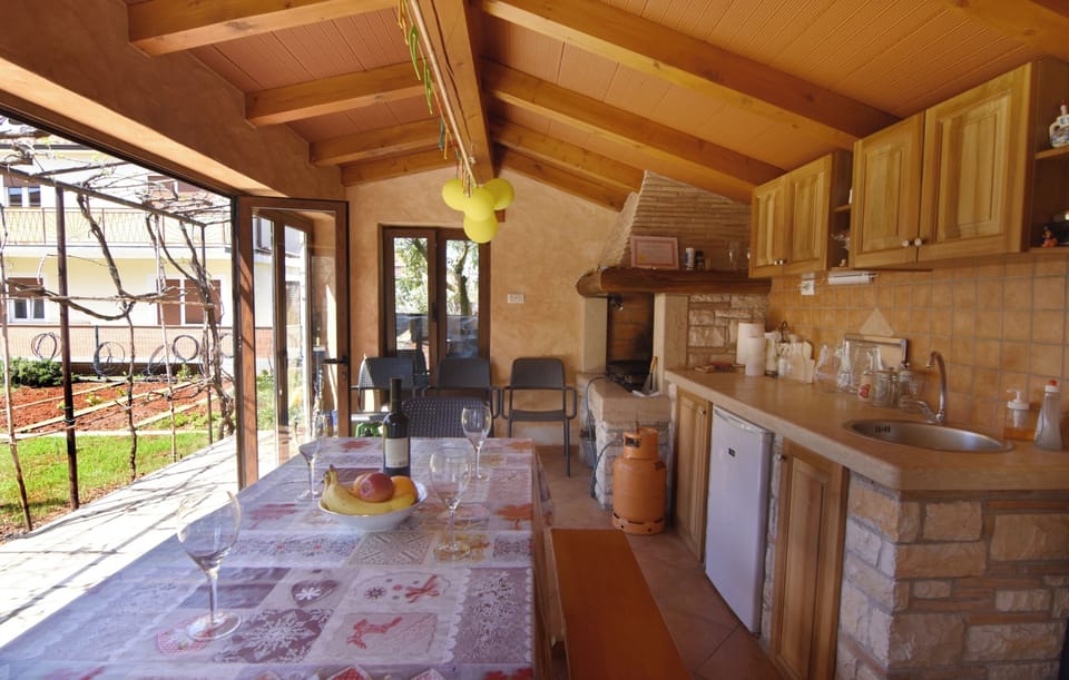 Apartment, 1 Bedroom, Patio | Living room
