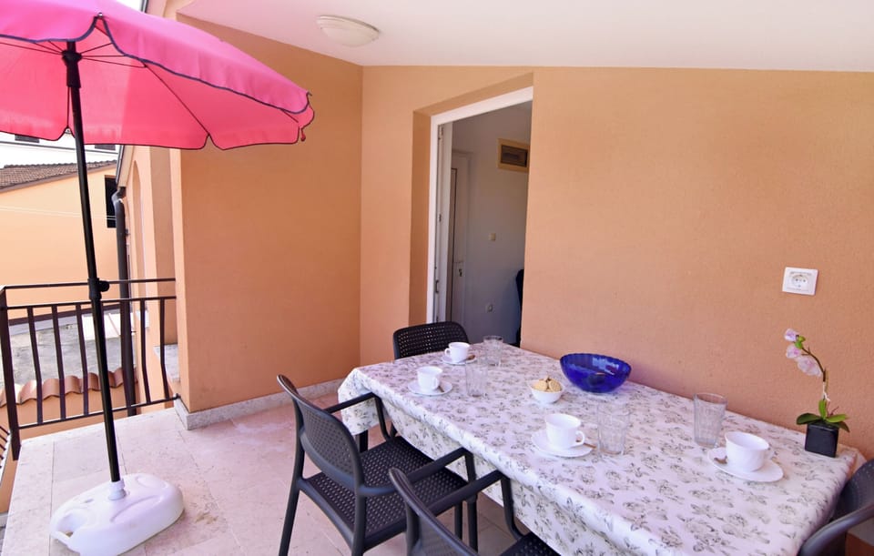 Apartment, 2 Bedrooms, Balcony | Dining room