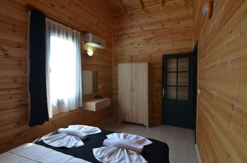 Basic Bungalow, Patio | Premium bedding, minibar, desk, laptop workspace