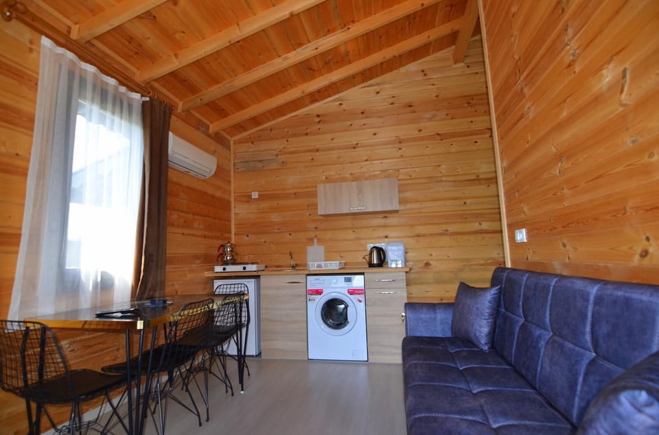 Basic Bungalow, Patio | Premium bedding, minibar, desk, laptop workspace
