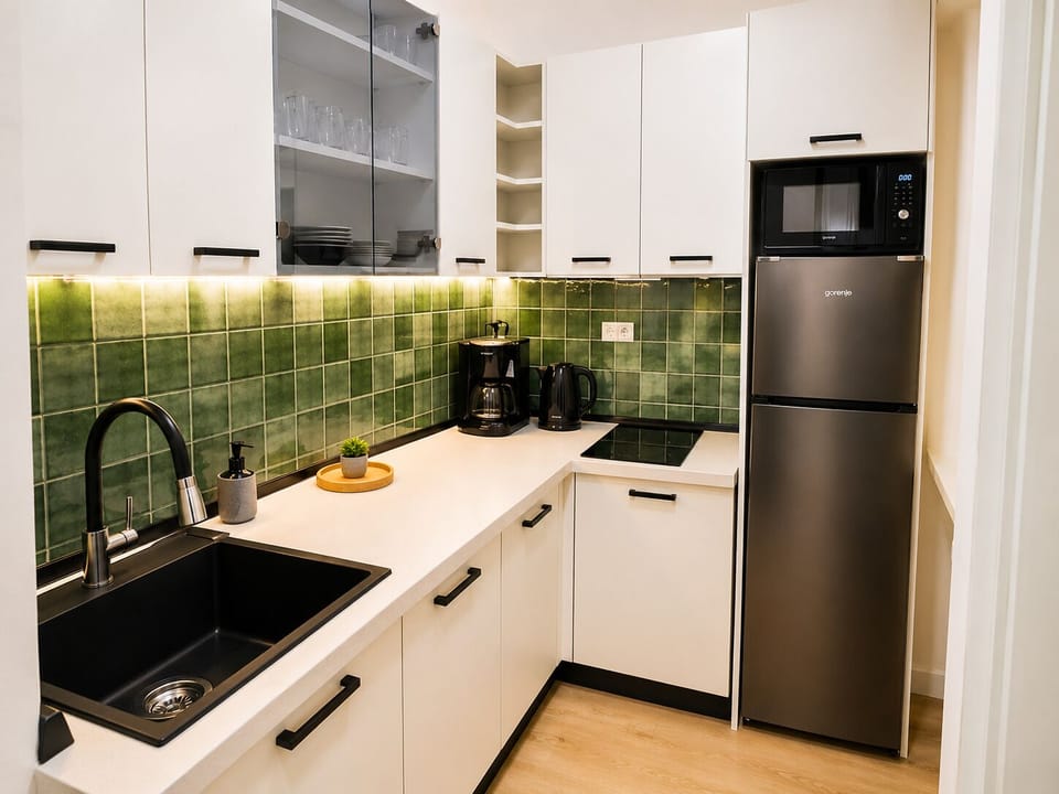 Grand Studio, Balcony, City View | Private kitchen