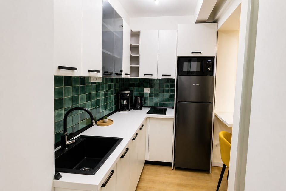 Grand Studio, Balcony, City View | Private kitchen