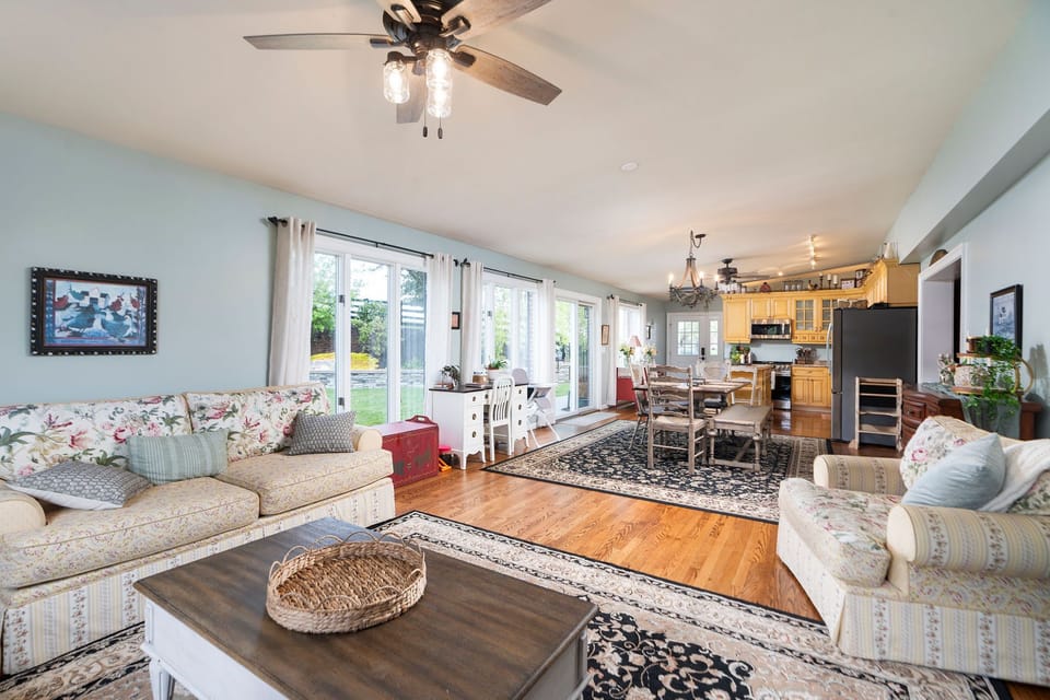 Living Room / Lounge