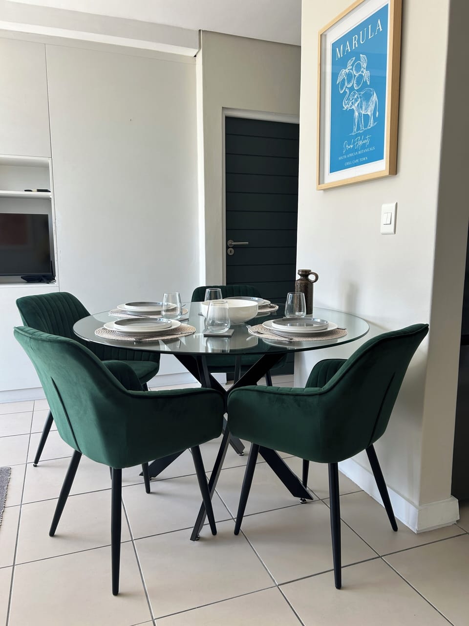 Apartment, 2 Bedrooms | Dining