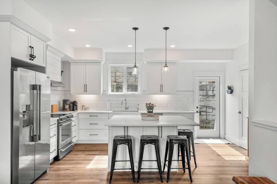 Full kitchen with a blender, Instapot, drip & Nespresso coffee machine (please bring your own Nespresso pods!), ground coffee, tea, sugar, and basic condiments (ketchup, mustard, relish.)