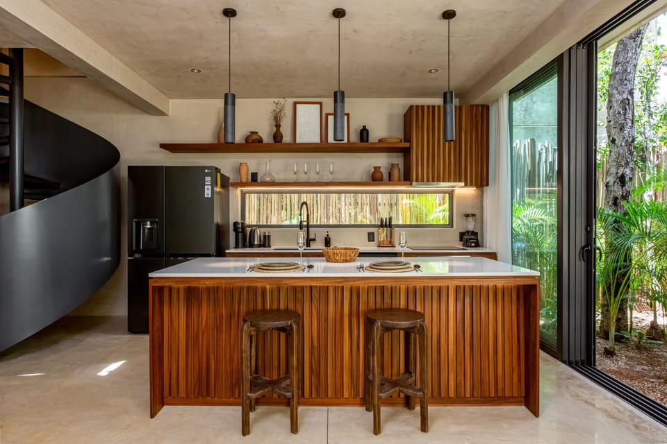 Fully equipped kitchen with appliances and kitchenware. Nothing will be missing to ensure you have the best stay