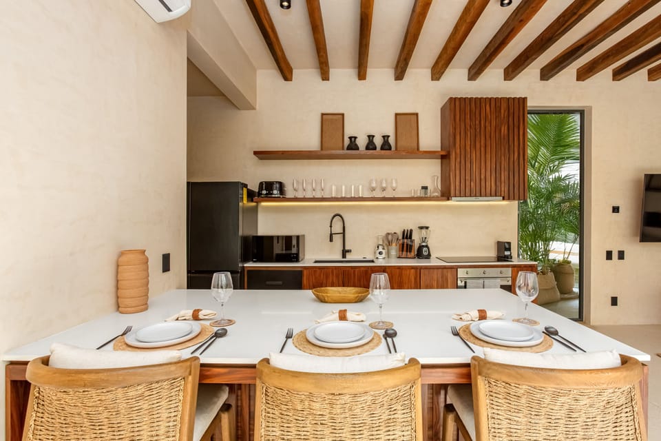 A fully equipped kitchen to prepare your favorite meals, with modern appliances and all the essentials you need for a perfect stay. Whether you're cooking a quick breakfast or a gourmet dinner, this kitchen has everything to make your experience unforgett