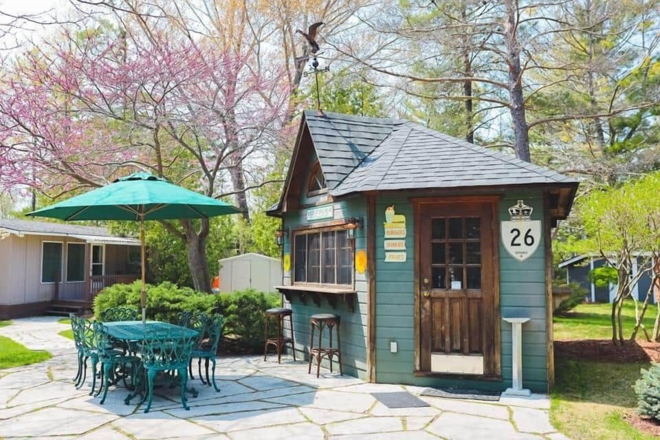 Outdoor dining