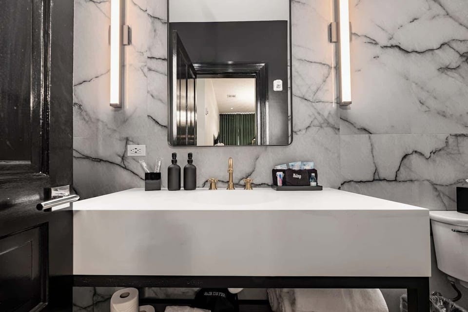 Bathroom 1.