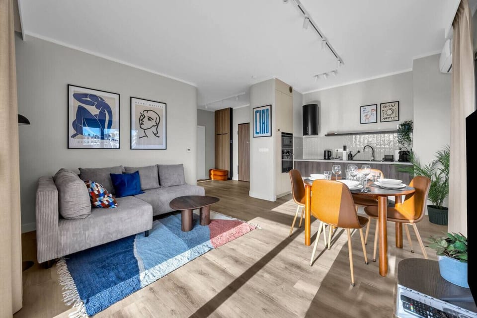 Beautiful Apartment with Air Conditioning, Balcony and Parking | Book Now with RENTUJEMY.COM