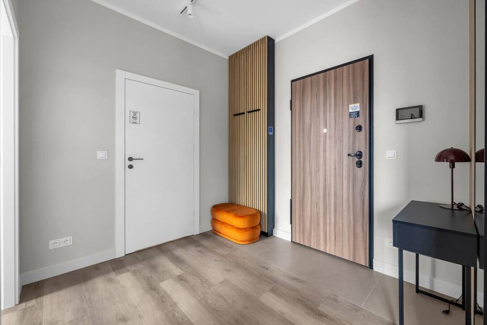 Beautiful Apartment with Air Conditioning, Balcony and Parking | Book Now with RENTUJEMY.COM