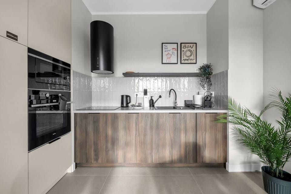 Beautiful Apartment with Air Conditioning, Balcony and Parking | Book Now with RENTUJEMY.COM