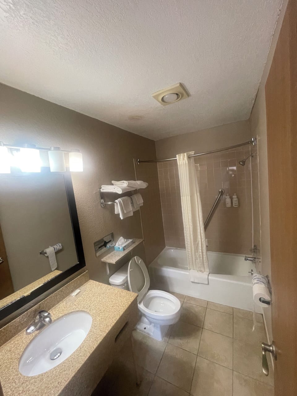 Bathtub, free toiletries, hair dryer, towels