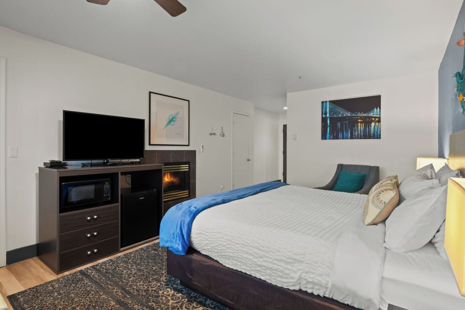 Premium bedding, laptop workspace, free WiFi, bed sheets